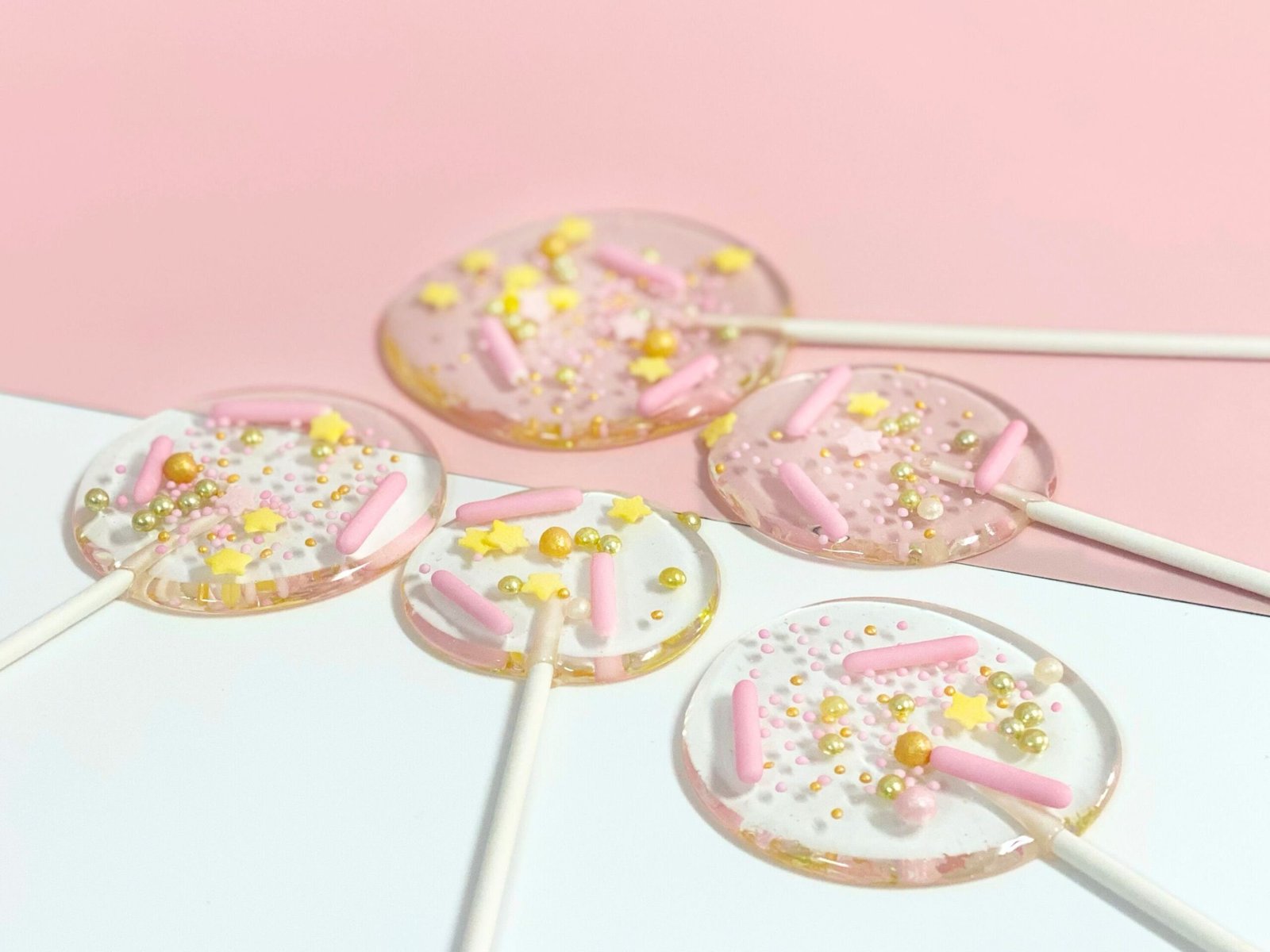 Piruletas de chispitas rosas, caramelos duros hechos a mano sin azúcar