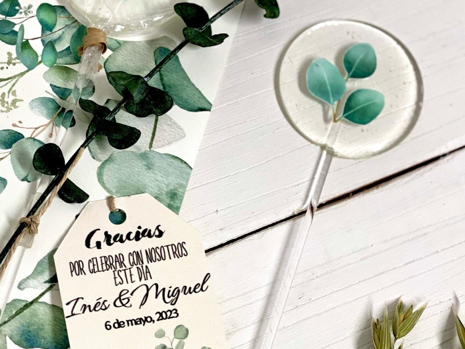 Recuerdos de boda Piruletas de hojas de eucalipto hechas a mano y personalizadas. Caramelos duros - Imagen 6