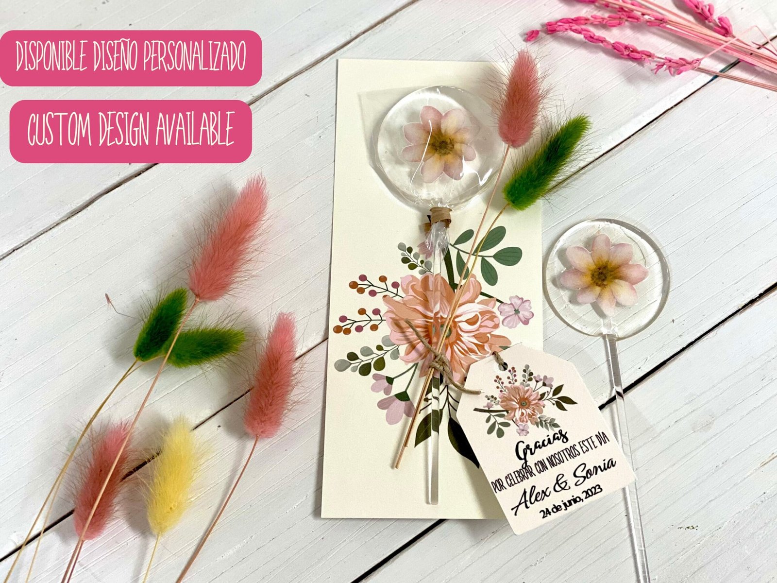 Recuerdos de boda Piruletas de flores rosas hechas a mano. Caramelo duro