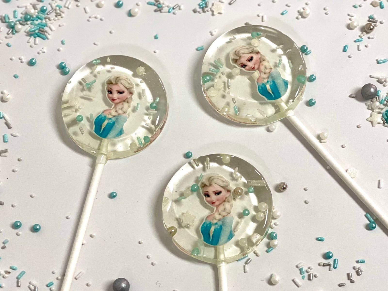 Piruletas de la princesa Elsa congeladas hechas a mano sin azúcar
