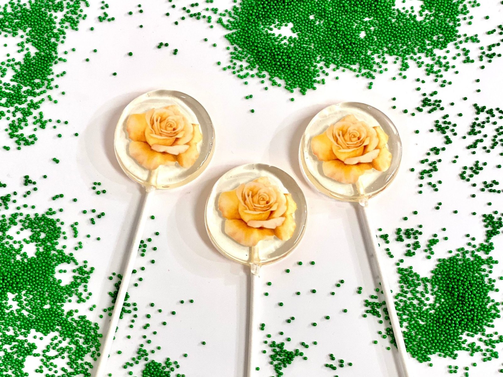 Piruletas de rosa amarilla hechas a mano, caramelo duro sin azúcar