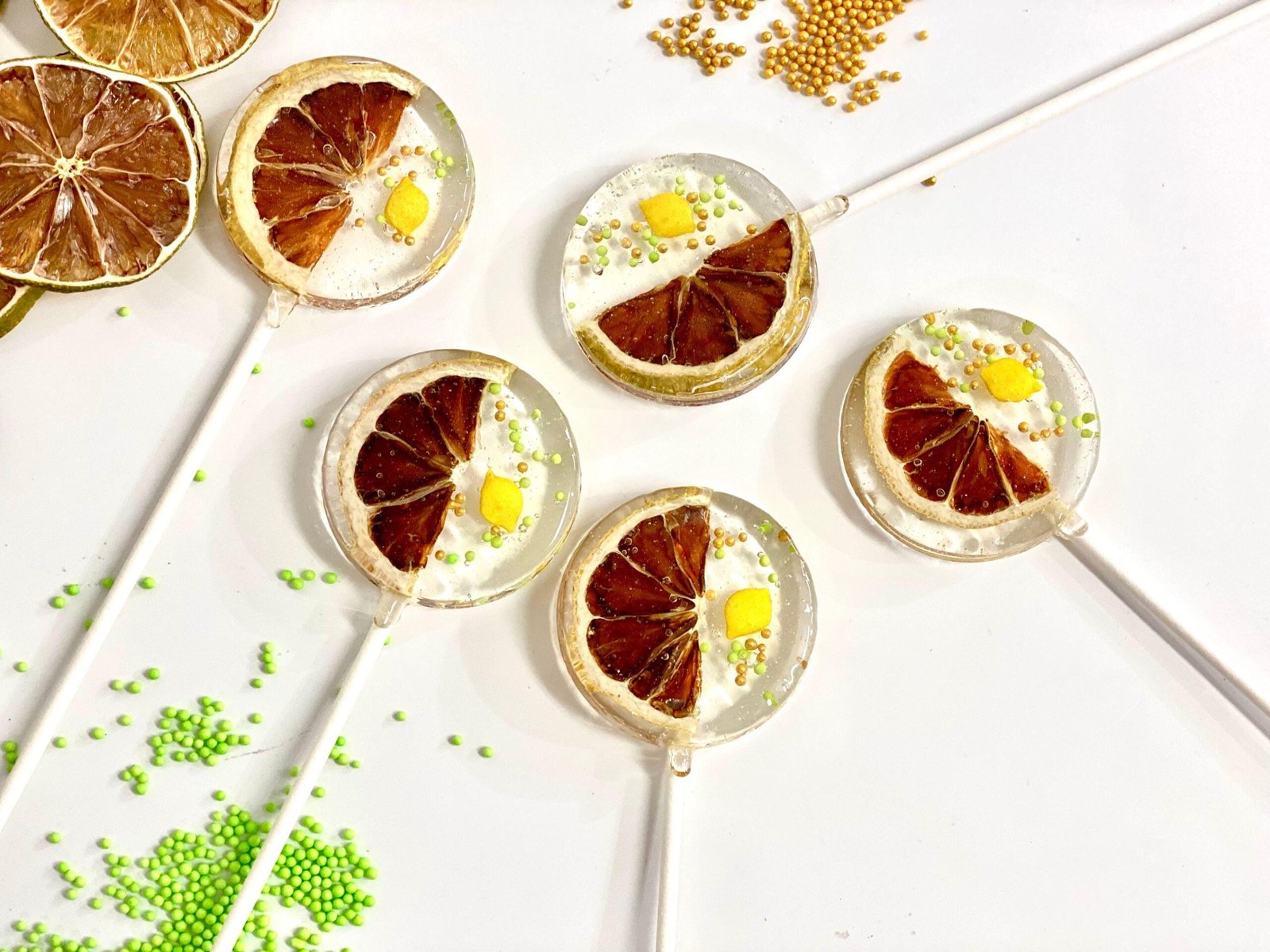 Paletas deshidratadas de lima y chispas, caramelos duros hechos a mano sin azúcar